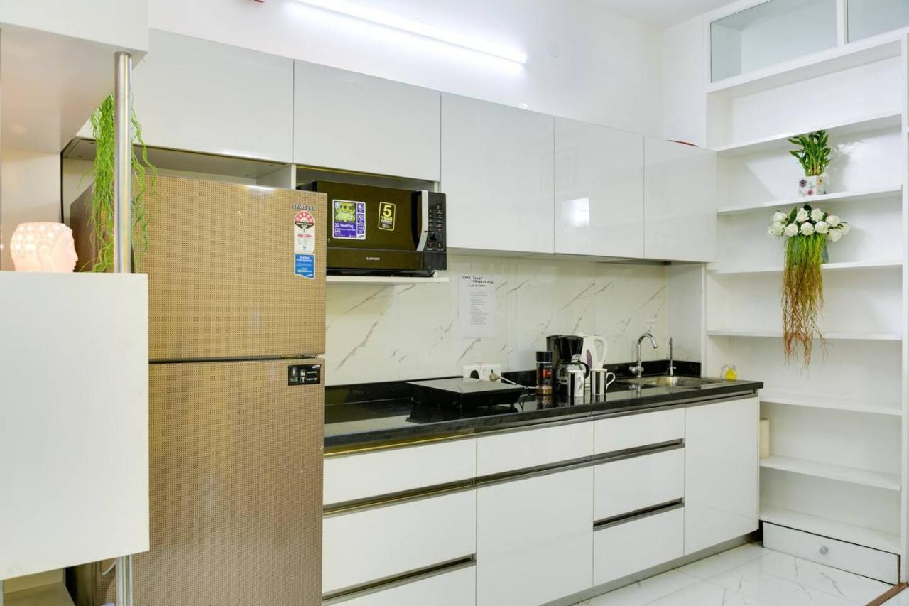 Moydom & Cosy Private 1 Bhk Opp Nfc Market