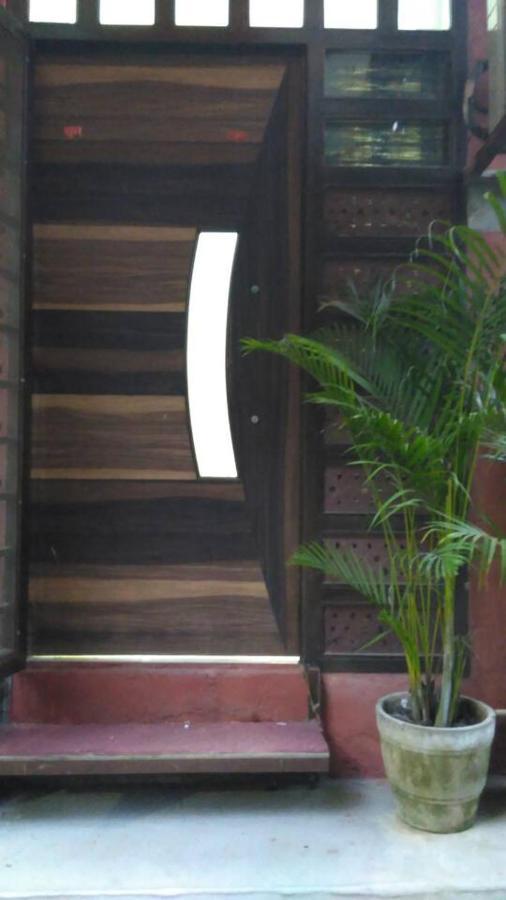 Moydom & Cosy Private 1 Bhk Opp Nfc Market Apartment